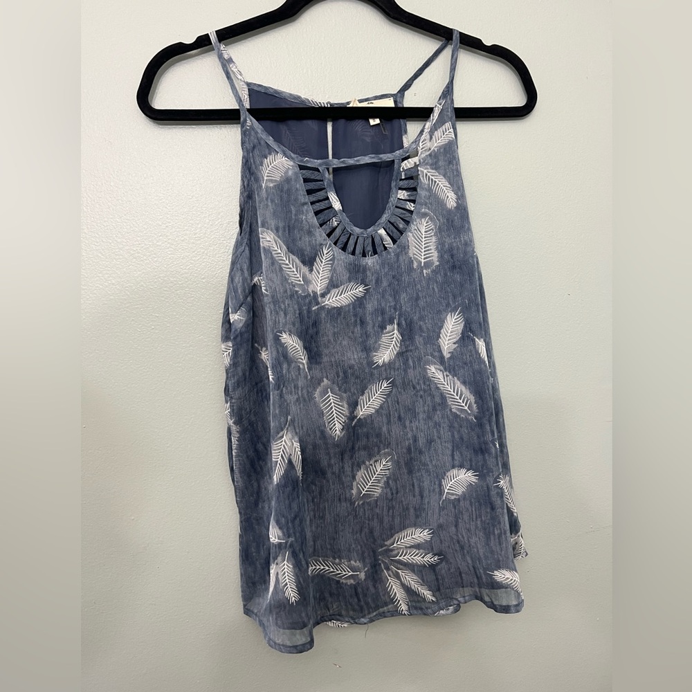 S entro stylish feather patterned tank blouse